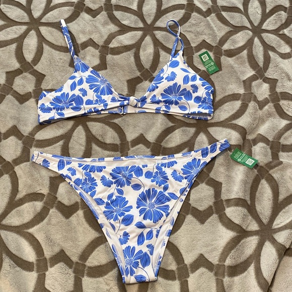 Blue & white floral bikini - Picture 1 of 6